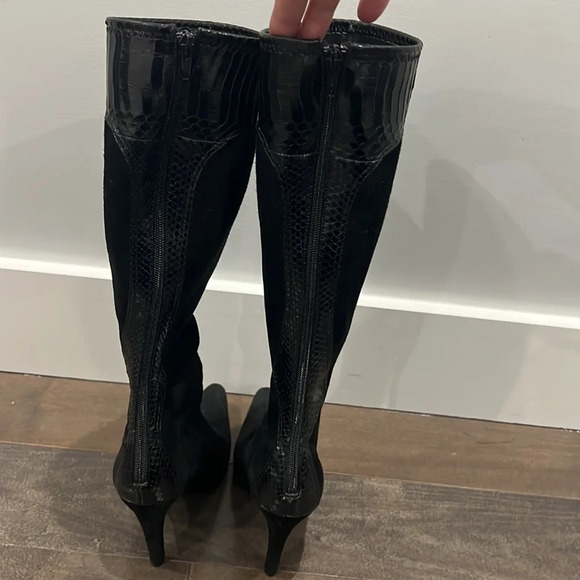 Lord & Taylor Women's Black,suede and leather pointed toe, heeled boots size 7.5 - Picture 10 of 10